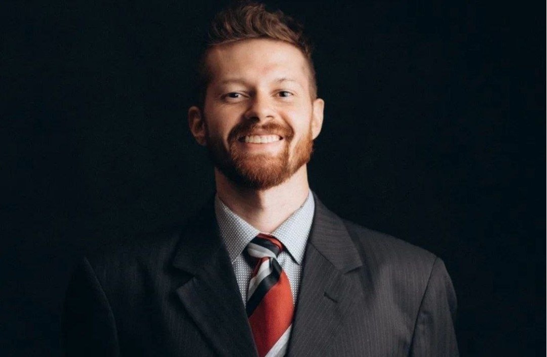 Foto do Host Carlos de Alcântara